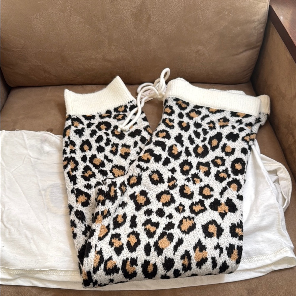 NWT Petite Anthropology Leopard Print Knit Pants